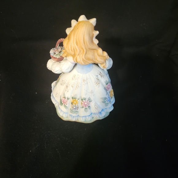 Lady  figurine - Picture 3 of 5
